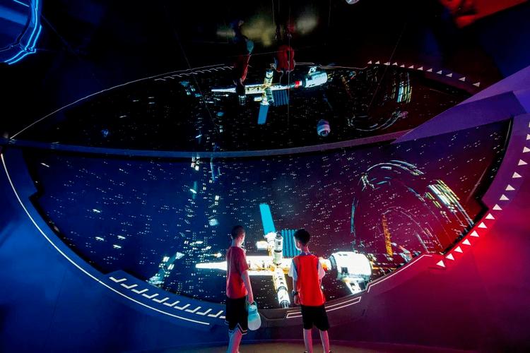 在东方明珠体验元宇宙VR过山车，上海元宇宙建设成果抢先看