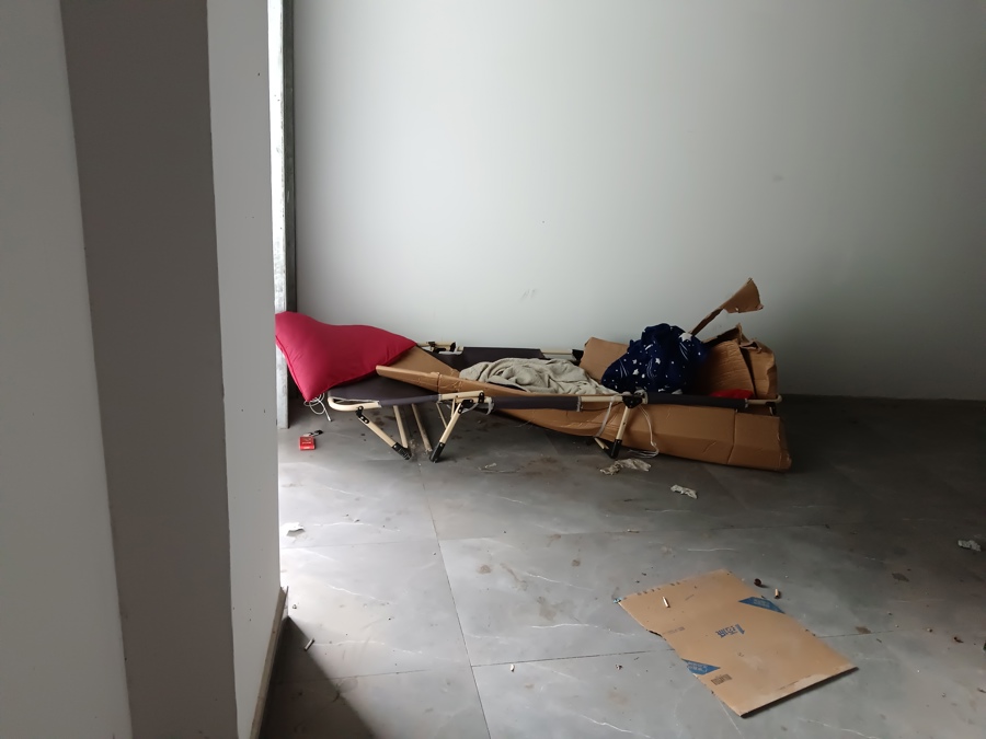 职业背债人陷困境：25岁打工者轻松购房，却因贷款诈骗罪面临法律风险