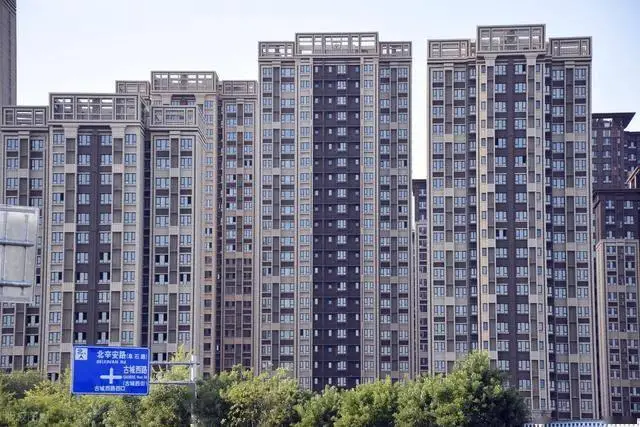 两套房家庭房产贬值风险_2026小县城买房投资_2026年两套房家庭面临的大麻烦