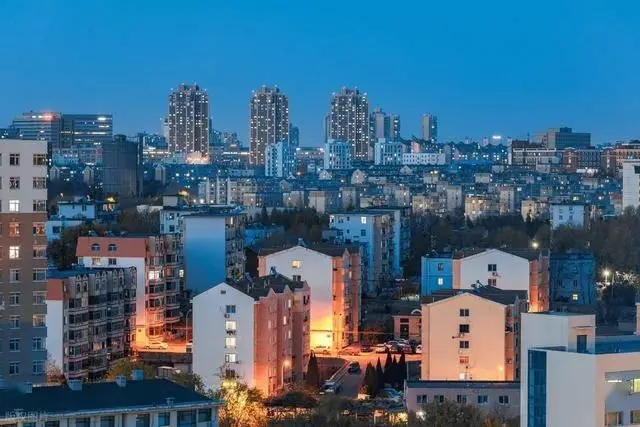 2026小县城买房投资_两套房家庭房产贬值风险_2026年两套房家庭面临的大麻烦