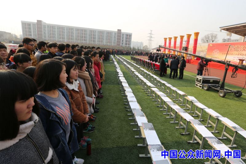 袁明起厚德载物_自强不息厚德载物书法作品世界纪录_袁明起96000幅书法作品展