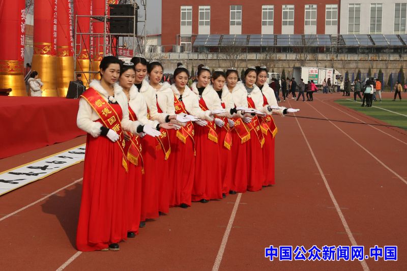 自强不息厚德载物书法作品世界纪录_袁明起厚德载物_袁明起96000幅书法作品展